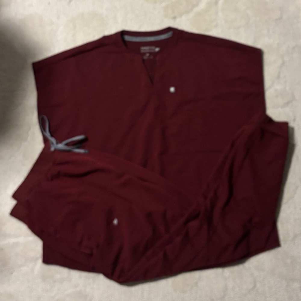 Fabletics Burgundy Scrub Set 2X/1XT